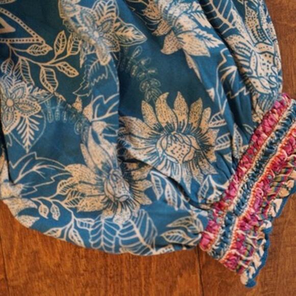 NEW Natural Life Short Sleeve Floral Cropped Top Blue Womens Size Medium - Picture 5 of 8